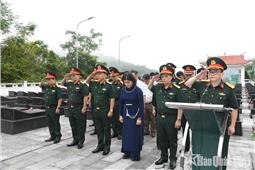 Quân khu 1 dâng hương tưởng niệm các Anh hùng liệt sĩ tại Cao Bằng